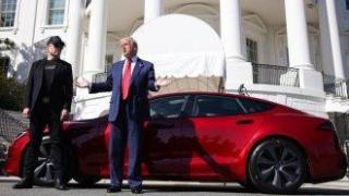 Мъск ще намали ролята си в Белия дом, за да развива Tesla
